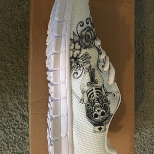 Nurse tennis shoes never worn